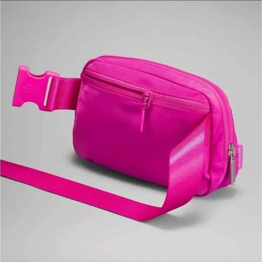 NWT Lululemon Everywhere Belt Bag 1L in Sonic Pink (Color Sold Out!) - Picture 2 of 6